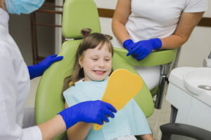 dziecko u dentysty leczenie zębów mlecznych