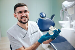 leczenie zaburzenia stawu skroniowo-żuchwowego w gabinecie stomatologicznym