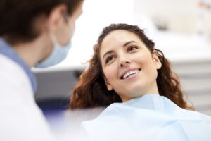 Licówki stomatologiczne zakładane w gabinecie stomatologicznym przez dentystę