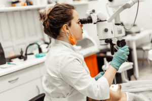 endodoncja w stomatologii czyli leczenie kanałowe pod mikroskopem